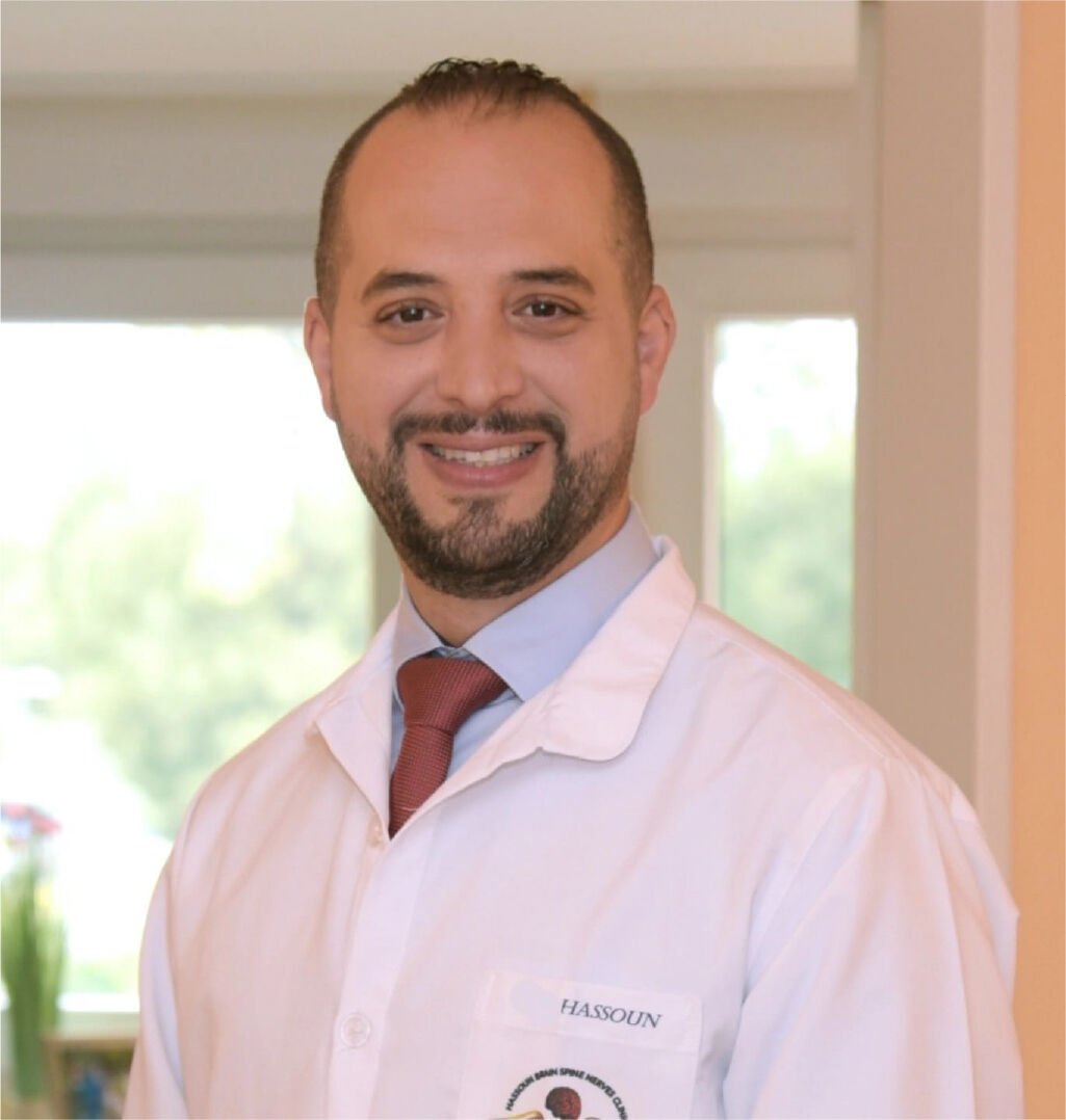 Dr. Rami Hassoun, Facharzt für Neurochirurgie und Wirbelsäulenspezialist in der neuroSpine Klinik